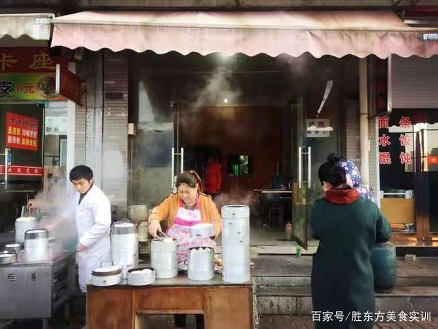 三,执着传统经营,缺乏营销意识许多传统早餐店老板的年龄偏大,对门店