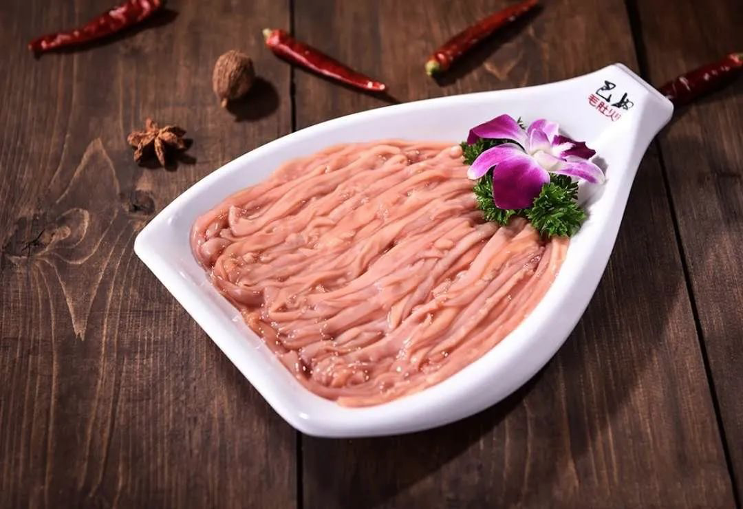 在巴奴,鸭肠的地位甚至仅次于毛肚,位列"十二大护法".