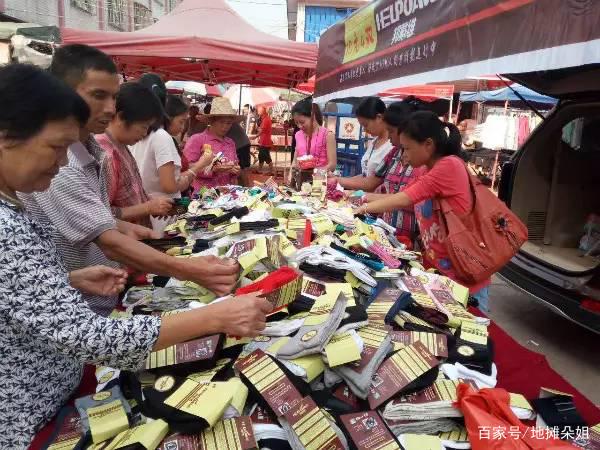 摆地摊卖什么最好赚钱？新手摆地摊——经验分享篇_加盟星百度招商加盟服务平台