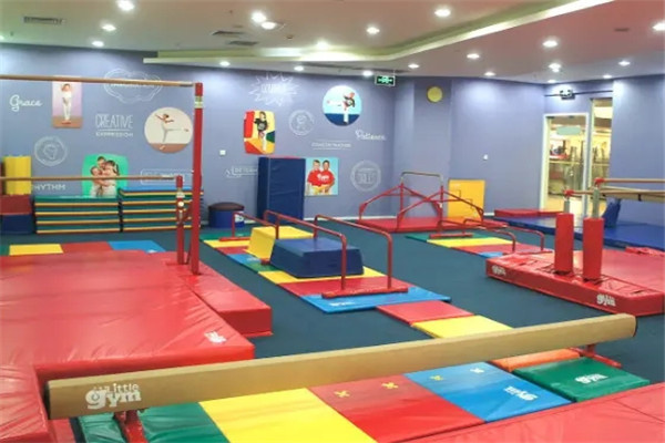 运动馆卓跃儿童是郑州贝体文化传播有限公司旗下的儿童体能教育品牌