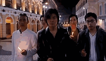 陈小春大家应该都很熟悉吧,当年香港电影的古惑仔,山鸡哥的形象也是