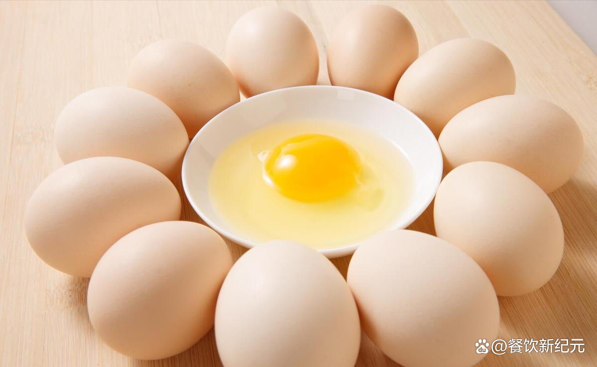 我们可以看到往往红皮鸡蛋更贵,白皮鸡蛋更实惠一点,还有绿皮鸡蛋等等