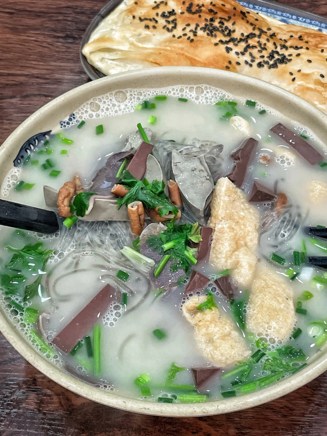 代理鸭血粉丝汤店大概需要多少钱?预算成本总投资30.35万起,加盟费7.