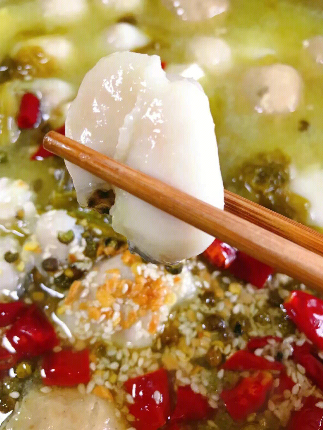 开一家酸菜鱼店大概需要多少钱?预算成本总投资15.04万起,加盟费5.