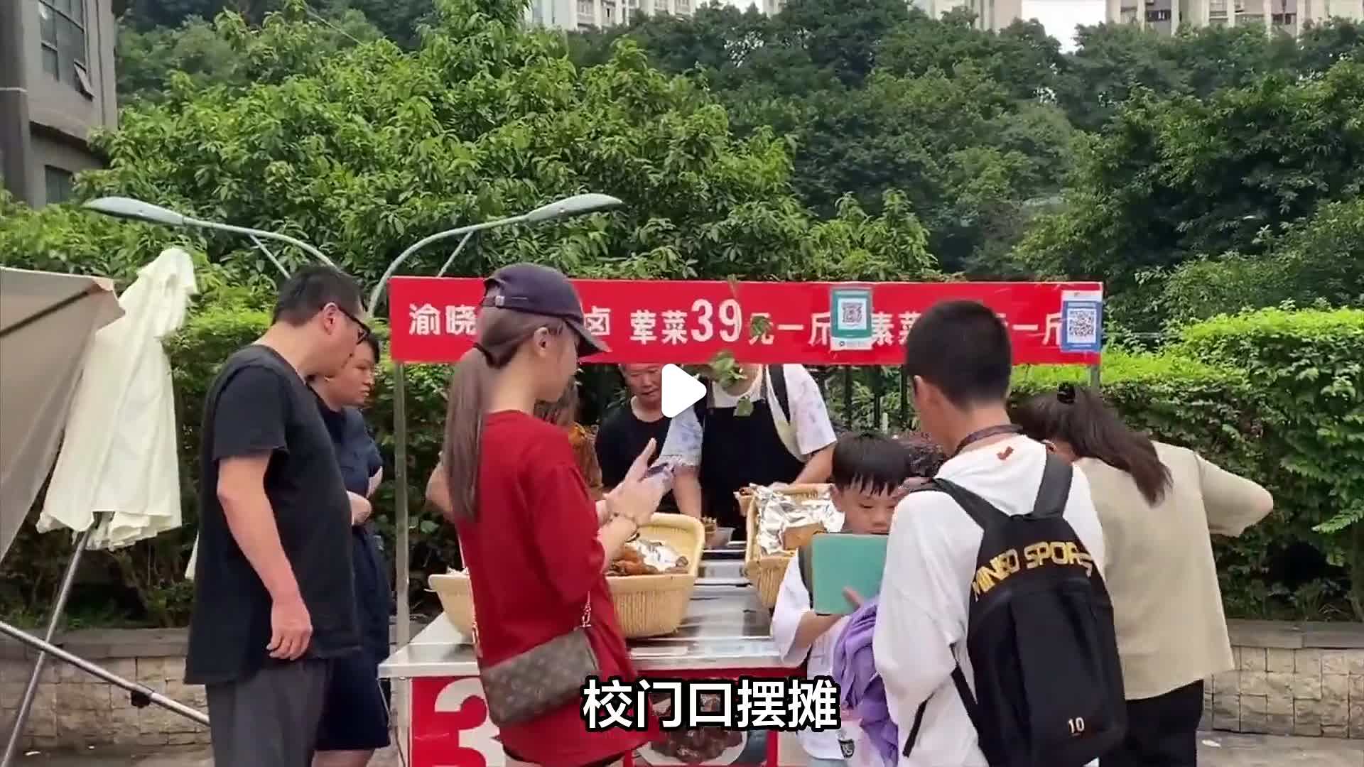 适合学校门口摆摊的小本生意(学校门口摆摊卖什么赚钱成本又低)